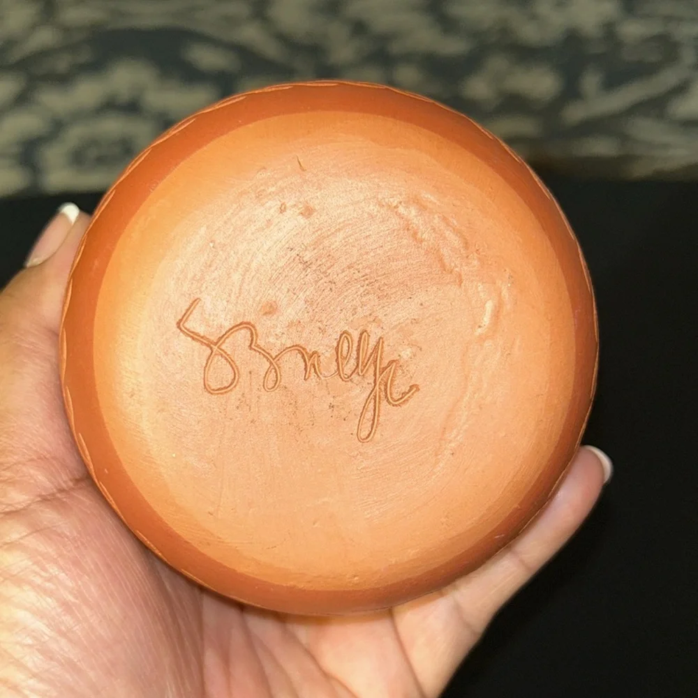 Navajo clay pottery vase signed